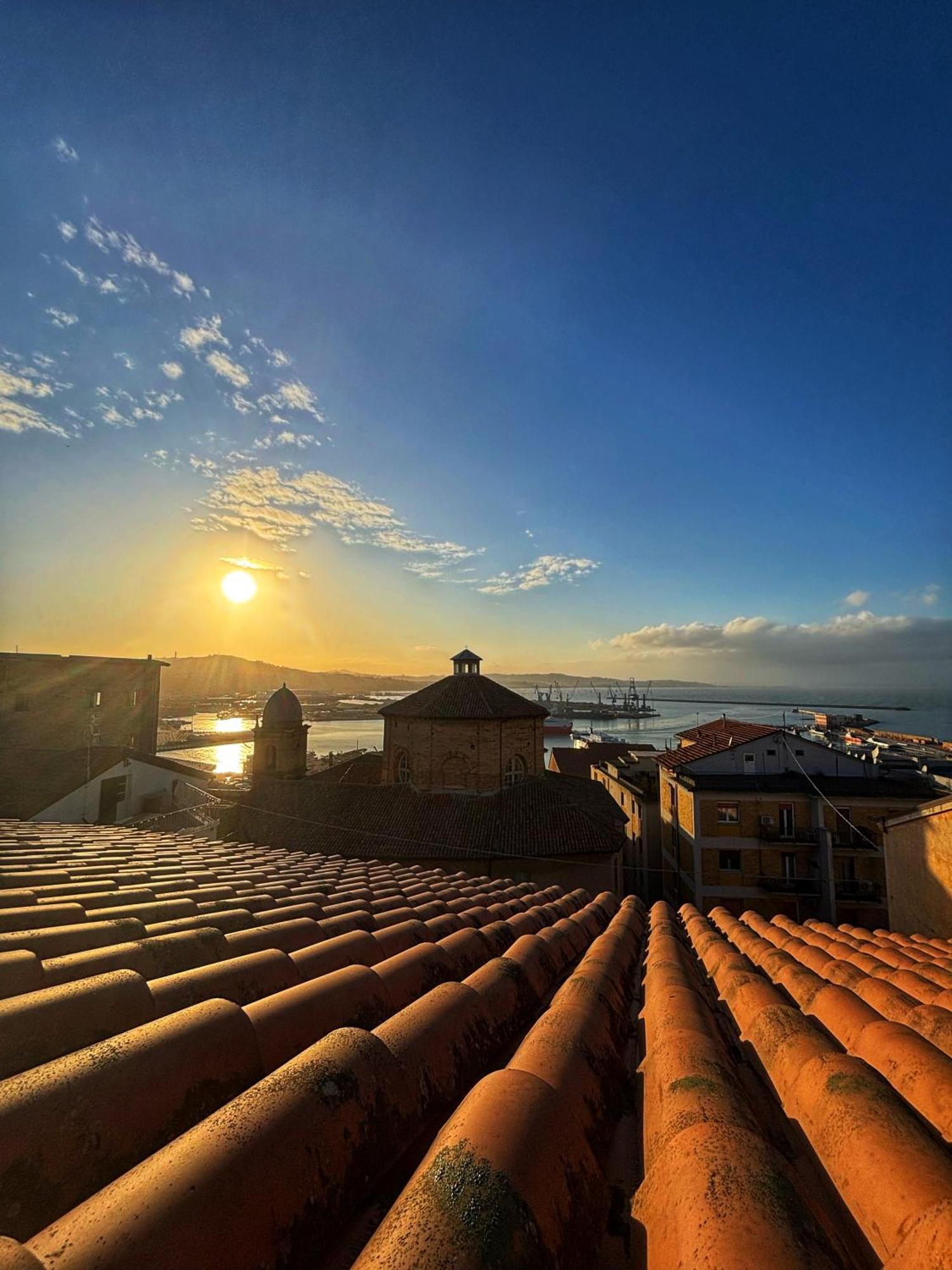 Domus Mirabilis Homestay Ancona Exterior photo